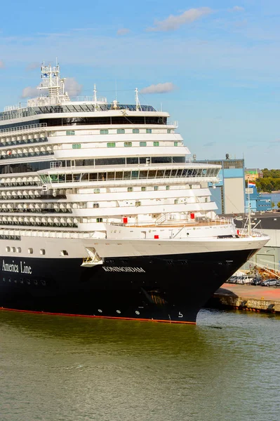 Helsinki, Finlandiya - 12 Eylül 2016: Finlandiya'nın başkenti Helsinki limanında turistik kruvazör.