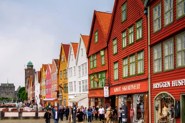 Bergen, Nowray - 14 Eylül 2016: Bergen, Norveç'teki Bryggen bölgesinin Hansa binaları. Bryggen Unesco Dünya Kültür Mirası alanıdır.