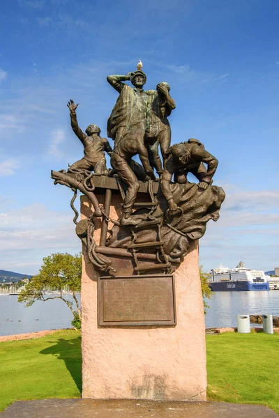 Oslo, Nowray - 14 Eylül 2016: Norveç'in başkenti Olso'daki Anıt.
