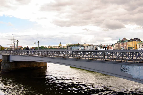 Stockholm, İsveç - 13 Eylül 2016: Stockholm, İsveç'in merkezinin mimarisinin güzel manzarası. Stockholm İskandinavya'nın en kalabalık şehridir.