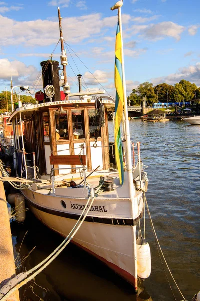 斯德哥尔摩 2016年9月13日 瑞典斯德哥尔摩的船 斯德哥尔摩是斯堪的纳维亚人口最多的城市 — 图库照片