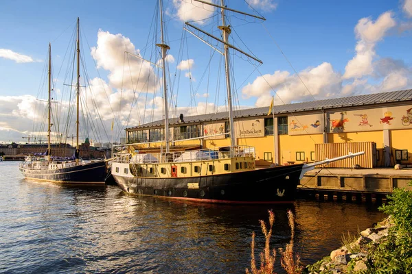 斯德哥尔摩 2016年9月13日 瑞典斯德哥尔摩的船 斯德哥尔摩是斯堪的纳维亚人口最多的城市 — 图库照片