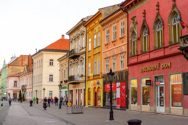 Kosice, Slovakya - 25 Eylül 2016: Slovakya'nın doğusundaki en büyük şehir olan Kosice'nin akşamında mimari. 2013 yılında Avrupa Kültür Başkenti oldu