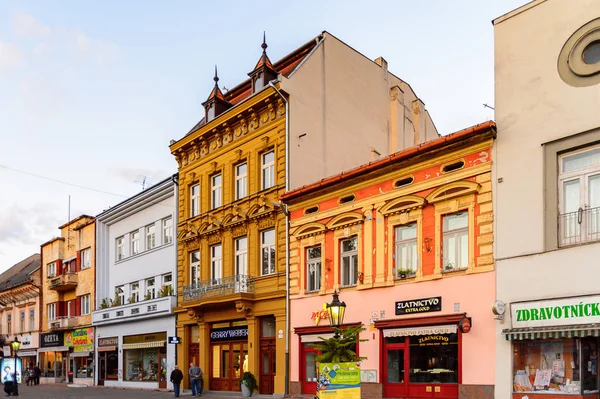 Kosice, Slovakya - 25 Eylül 2016: Slovakya'nın doğusundaki en büyük şehir olan Kosice'nin akşamında mimari. 2013 yılında Avrupa Kültür Başkenti oldu