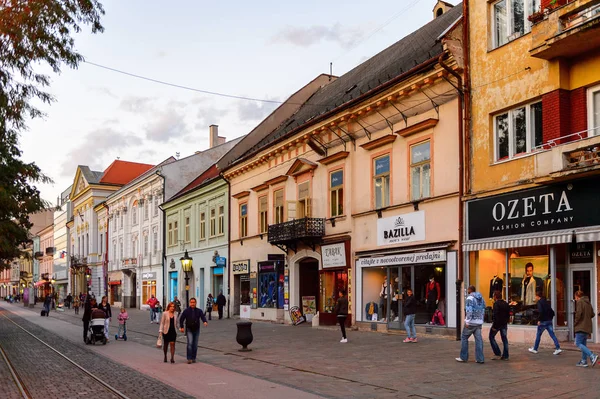 Kosice, Slovakya - 25 Eylül 2016: Slovakya'nın doğusundaki en büyük şehir olan Kosice'nin akşamında mimari. 2013 yılında Avrupa Kültür Başkenti oldu