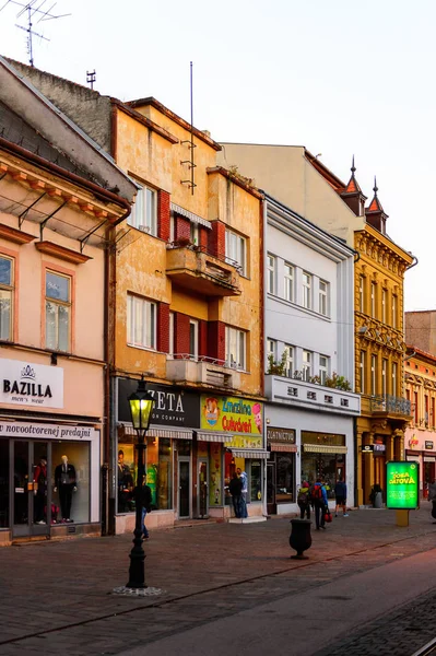 Kosice, Slovakya - 25 Eylül 2016: Slovakya'nın doğusundaki en büyük şehir olan Kosice'nin akşamında mimari. 2013 yılında Avrupa Kültür Başkenti oldu