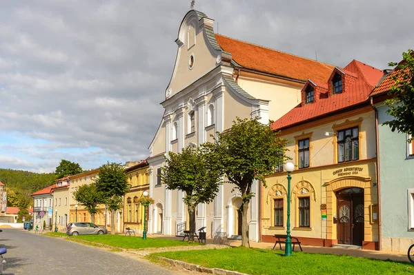 Kieżmark Słowacja Września 2016 Kolorowe Domy Przy Głównej Ulicy Miasta — Zdjęcie stockowe