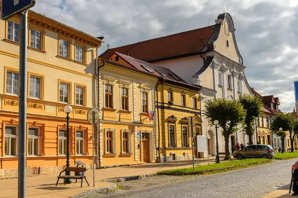 Kezmarok Eslováquia Sep 2016 Casas Coloridas Rua Principal Kezmarok Eslováquia — Fotografia de Stock