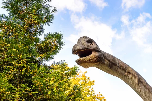 Bratislava, Slovakya - 28 Eylül 2016: Brachiosaurus Dinopark'ta, Bratislava, Slovakya'nın gözde mekanlarından biri.