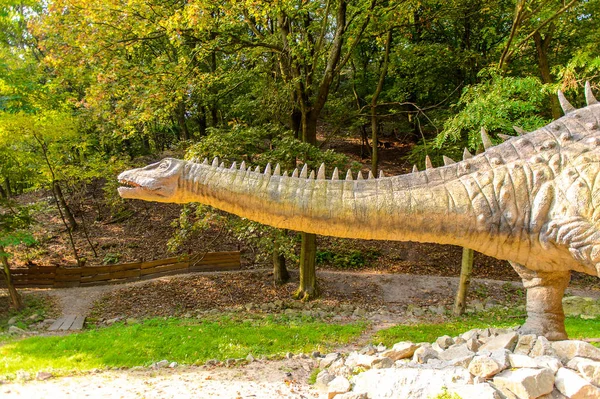 Bratislava, Slovakya - 28 Eylül 2016: Bratislava, Slovakya'nın gözde mekanlarından dinopark.