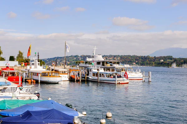Geneva Switzerland Oct 2016 Cais Barcos Genebra Suíça Uma Cidade — Fotografia de Stock