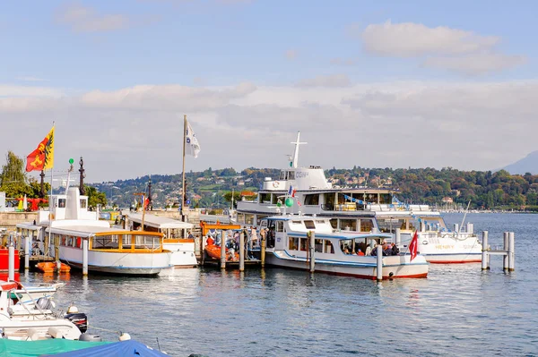 Geneva Switzerland Oct 2016 Cais Barcos Genebra Suíça Uma Cidade — Fotografia de Stock