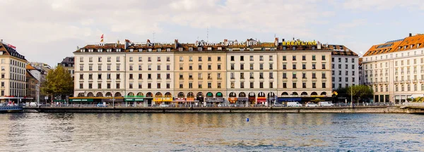 Cenevre, İsviçre - Eki 10, 2016: Cenevre Mimarisi, İsviçre. Küresel bir şehir, bir finans merkezi ve dünya çapında diplomasi merkezidir.