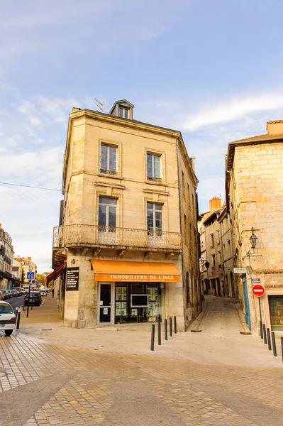 Perigueux, Fransa - 11 Ekim 2016: Perigueux, Fransa. Kasaba, Bir Roma Katolik piskoposluğunun merkezidir..