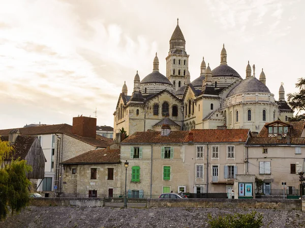 Perigueux, Fransa - 11 Ekim 2016: St. Front's Cathedral of Perigueux, Fransa. Kasaba, Bir Roma Katolik piskoposluğunun merkezidir..
