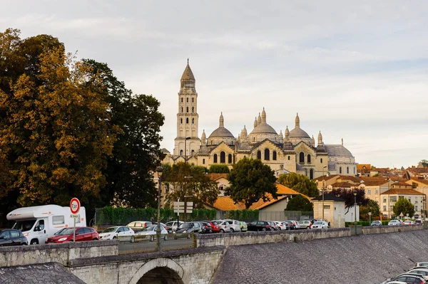 Perigueux, Fransa - 11 Ekim 2016: St. Front's Cathedral of Perigueux, Fransa. Kasaba, Bir Roma Katolik piskoposluğunun merkezidir..