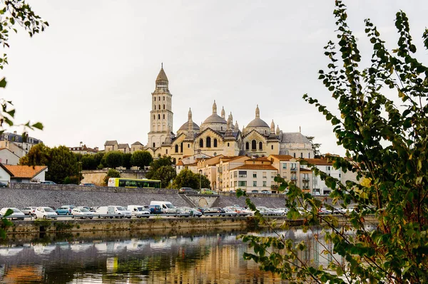 Perigueux, Fransa - 11 Ekim 2016: St. Front's Cathedral of Perigueux, Fransa. Kasaba, Bir Roma Katolik piskoposluğunun merkezidir..