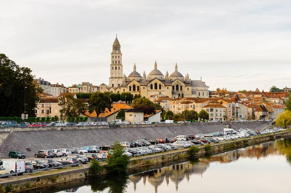 Perigueux, Fransa - 11 Ekim 2016: St. Front's Cathedral of Perigueux, Fransa. Kasaba, Bir Roma Katolik piskoposluğunun merkezidir..