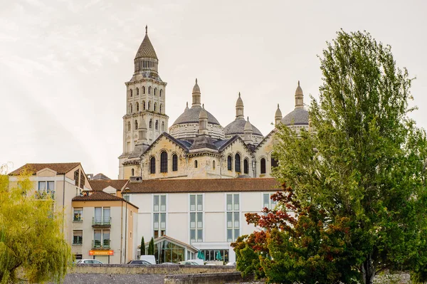 Perigueux, Fransa - 11 Ekim 2016: St. Front's Cathedral of Perigueux, Fransa. Kasaba, Bir Roma Katolik piskoposluğunun merkezidir..