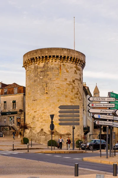 Perigueux, Fransa - 11 Ekim 2016: Perigueux Kulesi, Fransa. Kasaba, Bir Roma Katolik piskoposluğunun merkezidir..