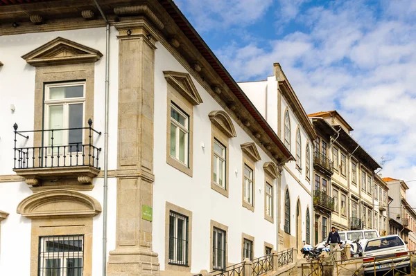 Porto, Portekiz - 21 Haziran 2014: Portekiz'in ikinci büyük şehri olan Porto'nun mimarisi 2001 yılında Avrupa Kültür Başkenti olarak adlandırıldı