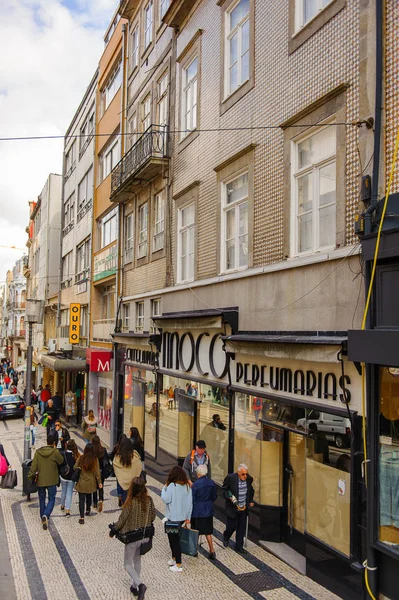 Porto, Portekiz - 21 Haziran 2014: Portekiz'in ikinci büyük şehri olan Porto'nun mimarisi 2001 yılında Avrupa Kültür Başkenti olarak adlandırıldı