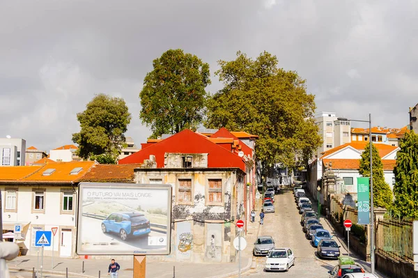 Porto, Portekiz - 21 Haziran 2014: Portekiz'in ikinci büyük şehri olan Porto'nun mimarisi 2001 yılında Avrupa Kültür Başkenti olarak adlandırıldı