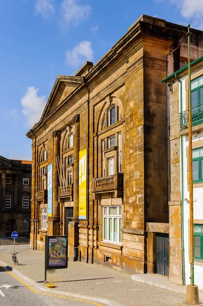 Porto, Portekiz - 21 Haziran 2014: Portekiz'in ikinci büyük şehri olan Porto'nun mimarisi 2001 yılında Avrupa Kültür Başkenti olarak adlandırıldı