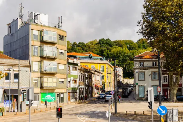 Porto, Portekiz - 21 Haziran 2014: Portekiz'in ikinci büyük şehri olan Porto'nun mimarisi 2001 yılında Avrupa Kültür Başkenti olarak adlandırıldı
