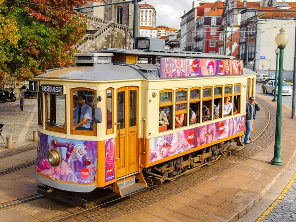 Porto Portugal Jun 2014 Eléctrico Rua Porto Segunda Maior Cidade — Fotografia de Stock