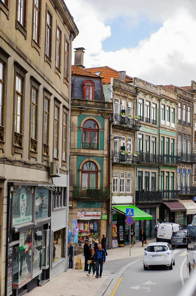 Porto, Portekiz - 21 Haziran 2014: Portekiz'in ikinci büyük şehri olan Porto'nun mimarisi 2001 yılında Avrupa Kültür Başkenti olarak adlandırıldı