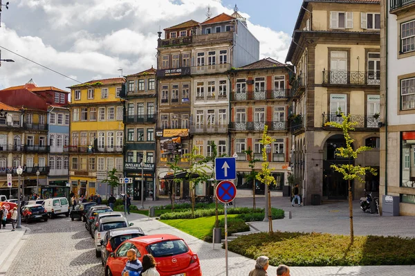 Porto, Portekiz - 21 Haziran 2014: Portekiz'in ikinci büyük şehri olan Porto'nun mimarisi 2001 yılında Avrupa Kültür Başkenti olarak adlandırıldı