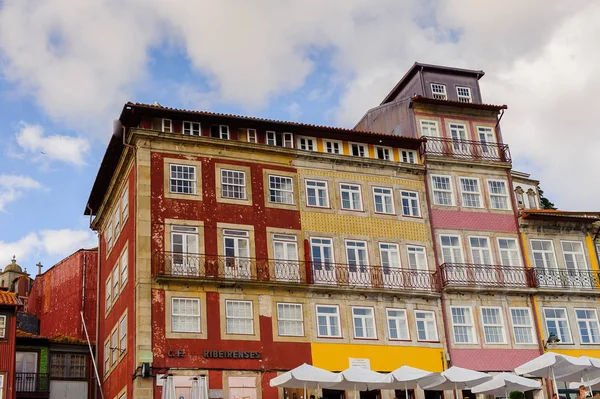 Porto, Portekiz - 21 Haziran 2014: Porto Douro Vadisi, Portekiz'in ikinci büyük şehri ve 2001 yılında Avrupa Kültür Başkenti olarak adlandırıldı