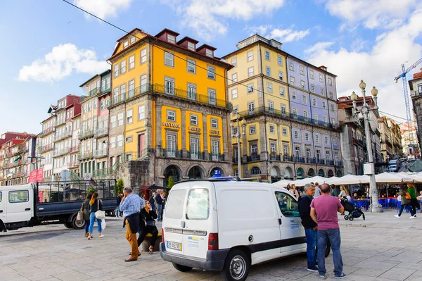 Porto, Portekiz - 21 Haziran 2014: Porto Douro Vadisi, Portekiz'in ikinci büyük şehri ve 2001 yılında Avrupa Kültür Başkenti olarak adlandırıldı