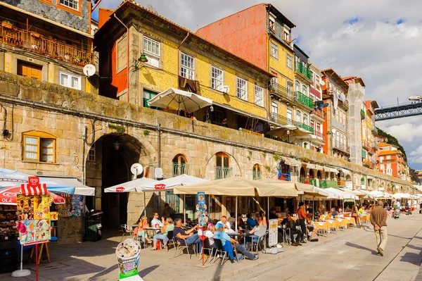 Porto, Portekiz - 21 Haziran 2014: Porto Douro Vadisi, Portekiz'in ikinci büyük şehri ve 2001 yılında Avrupa Kültür Başkenti olarak adlandırıldı