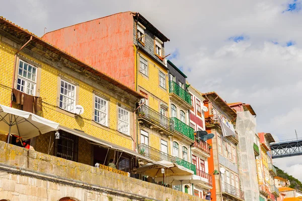 Porto, Portekiz - 21 Haziran 2014: Porto Douro Vadisi, Portekiz'in ikinci büyük şehri ve 2001 yılında Avrupa Kültür Başkenti olarak adlandırıldı