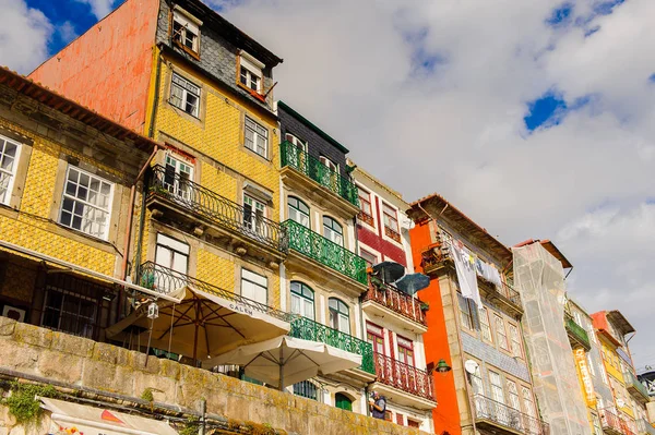 Porto, Portekiz - 21 Haziran 2014: Porto Douro Vadisi, Portekiz'in ikinci büyük şehri ve 2001 yılında Avrupa Kültür Başkenti olarak adlandırıldı