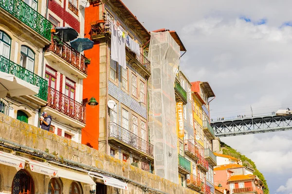 Porto, Portekiz - 21 Haziran 2014: Porto Douro Vadisi, Portekiz'in ikinci büyük şehri ve 2001 yılında Avrupa Kültür Başkenti olarak adlandırıldı