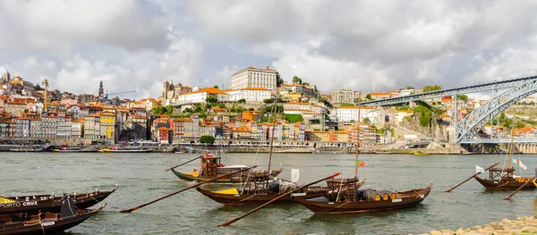 Porto Portugal Jun 2014 Boten Aan Rivier Douro Een Van — Stockfoto