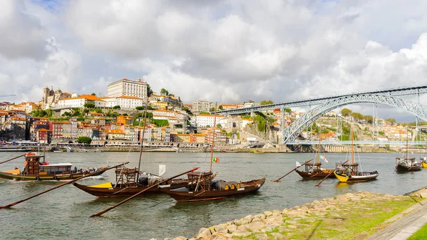 Porto Portugal Jun 2014 Boten Aan Rivier Douro Een Van — Stockfoto