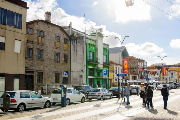 Porto, Portekiz - 21 Haziran 2014: Portekiz'in ikinci büyük şehri olan Porto'nun mimarisi 2001 yılında Avrupa Kültür Başkenti olarak adlandırıldı