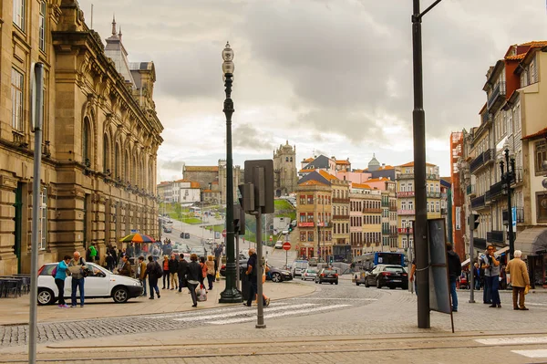 Porto, Portekiz - 21 Haziran 2014: Portekiz'in ikinci büyük şehri olan Porto'nun mimarisi 2001 yılında Avrupa Kültür Başkenti olarak adlandırıldı