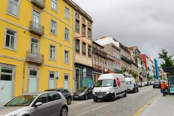 Porto, Portekiz - 21 Haziran 2014: Portekiz'in ikinci büyük şehri olan Porto'nun mimarisi 2001 yılında Avrupa Kültür Başkenti olarak adlandırıldı