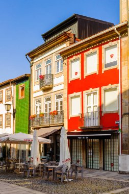 Braga, Portekiz - 14 Ekim 2016: Braga, Portekiz'in tarihi bölümünün mimarisi. Şehir 2012 yılında Avrupa Gençlik Başkenti oldu.