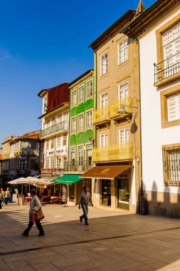 Braga, Portekiz - 14 Ekim 2016: Braga, Portekiz'in tarihi bölümünün mimarisi. Şehir 2012 yılında Avrupa Gençlik Başkenti oldu.