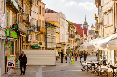 Braga, Portekiz - 14 Ekim 2016: Braga, Portekiz'in tarihi bölümünün mimarisi. Şehir 2012 yılında Avrupa Gençlik Başkenti oldu.
