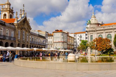 Braga, Portekiz - 14 Ekim 2016: Braga, Portekiz'in tarihi bölümünün mimarisi. Şehir 2012 yılında Avrupa Gençlik Başkenti oldu.