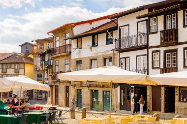 Guimaraes, Portekiz - 14 Ekim 2016: Guimaraes Tarihi Merkezi Oliveira Plaza, Portekiz. Unesco Dünya Mirası