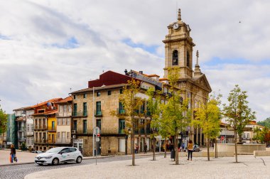Guimaraes, Portekiz - 14 Ekim 2016: Guimaraes Tarihi Merkezi Mimarisi, Portekiz. Unesco Dünya Mirası