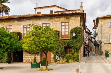 Guimaraes, Portekiz - 14 Ekim 2016: Guimaraes Tarihi Merkezi Mimarisi, Portekiz. Unesco Dünya Mirası